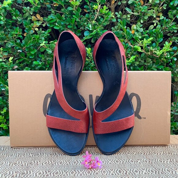 Cydwoq leather kitten heel sandals